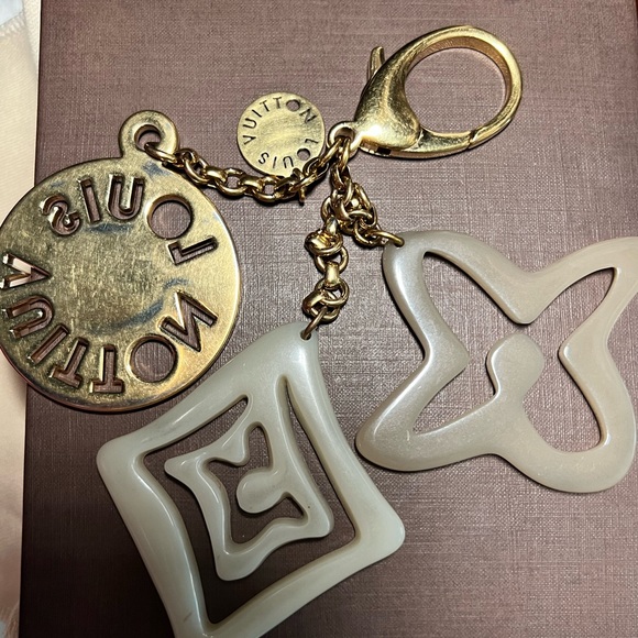 Louis Vuitton Women's Keychain/Bag Charm Beige Brown Gold with Box & Dust Bag - Picture 13 of 17